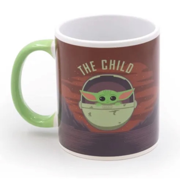 Star Wars Mandalorian Baby Yoda Boxed Gift Set w/ Crew Socks Mug Key Chain - Picture 4 of 5